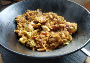 Nasi Goreng Ayam - Malaiischer gebratener Reis mit Huhn