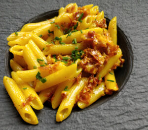 Penne con Prosciutto di Parma e Zafferano - Penne mit Parmaschinken und Safran