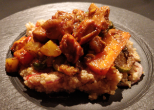 Couscous mit Harissa-Hähnchen