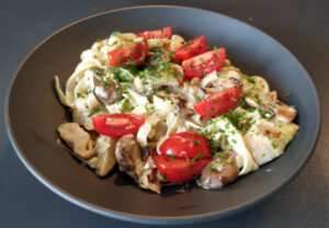 Fettuccine mit Pilzen, Artischocken an Baumnuss-Gorgonzolasauce