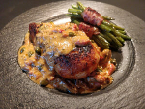 Hähnchenbrustfilet an Tomaten-Kapern-Käuter-Sauce