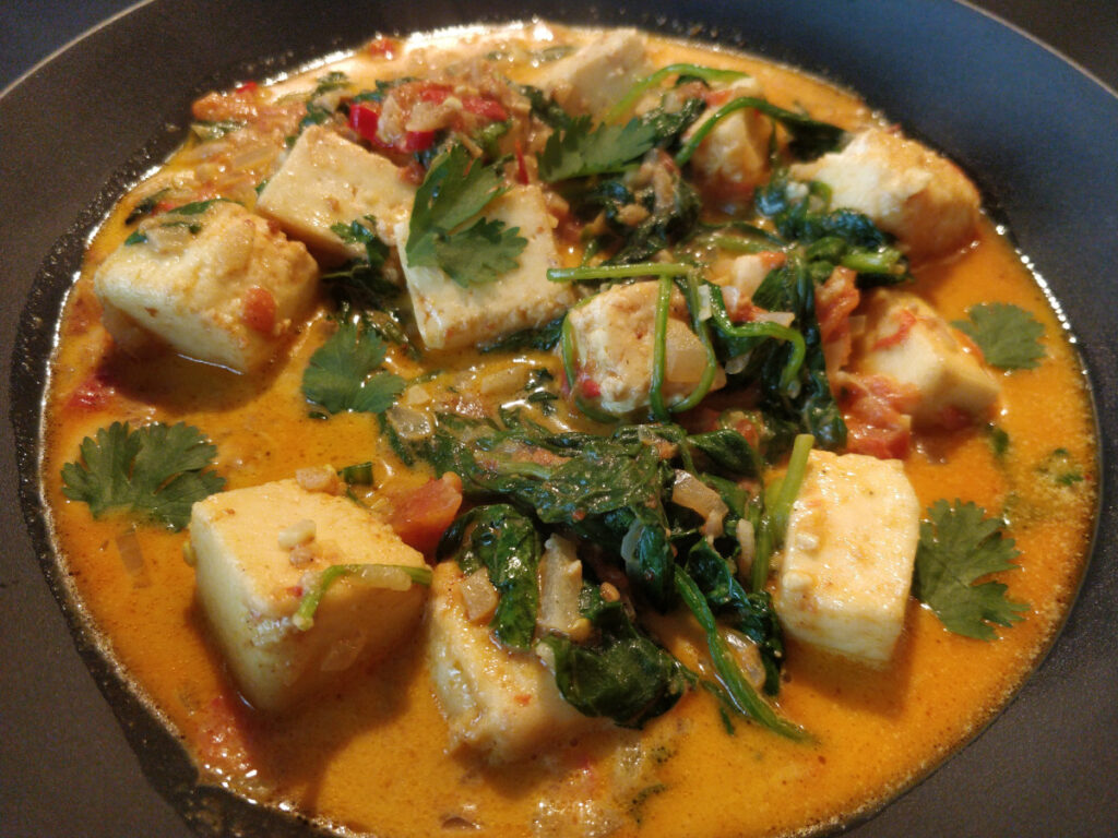 Palak Paneer - Indisches Curry mit Spinat und Käse