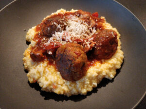 Polpette di Salsiccia mit Polenta