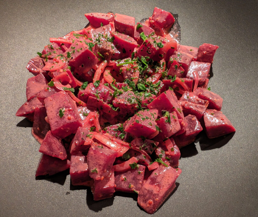 Rote-Beete Salat mit Zwiebeln